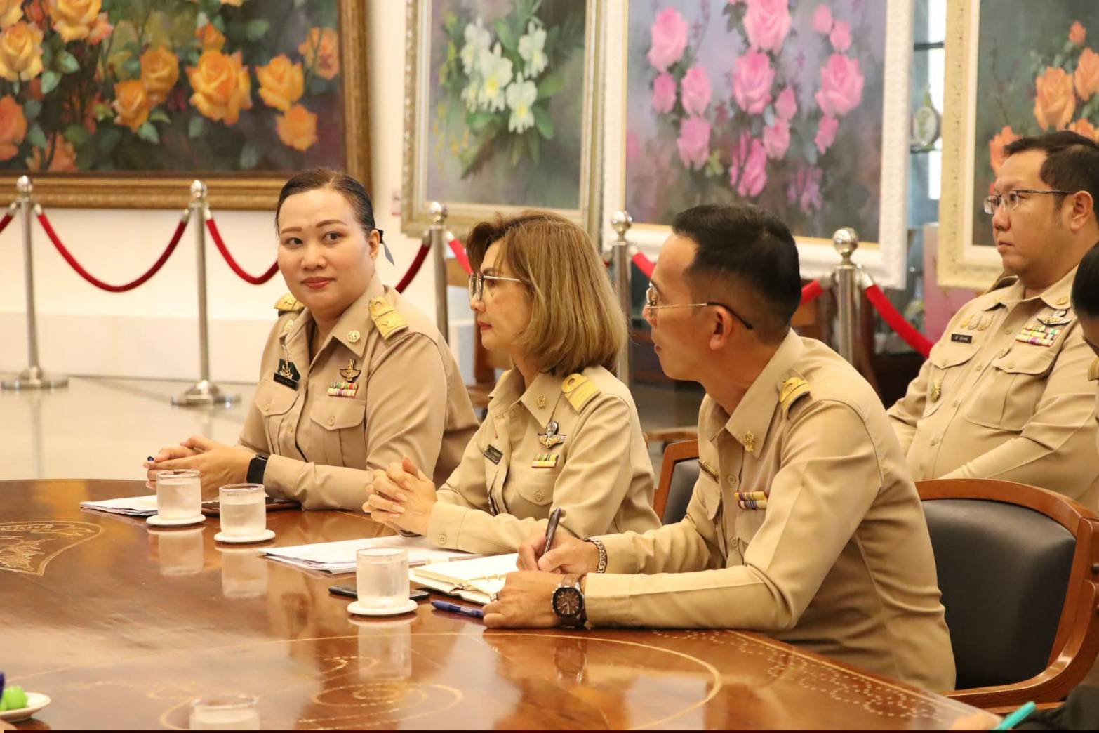 title - ศพส. ประชุมเตรียมความพร้อมจัดนิทรรศการ งานพระราชพิธีถวายพระเพลิงพระบรมศพ สมเด็จพระนางเจ้าสิริกิติ์ พระบรมราชินีนาถ พระบรมราชชนนีพันปีหลวง ณ ศูนย์ส่งเสริมและพัฒนาอาชีพเสริมนอกภาคการเกษตร (ศูนย์ศิลปาชีพ บางไทรฯ (เดิม)) 